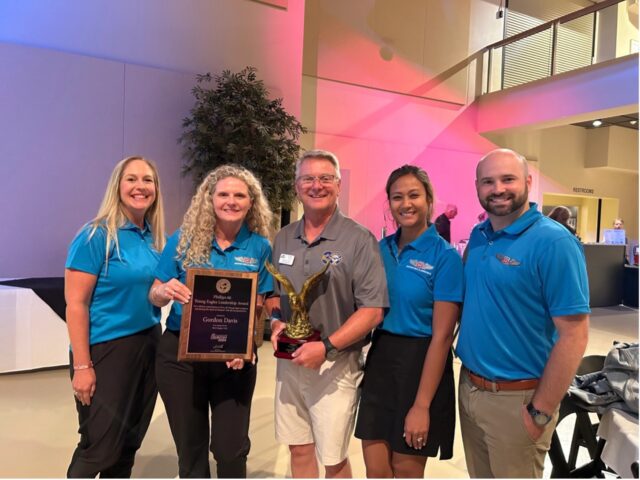 Gordon Davis Awarded 2024 EAA Young Eagles Leadership Award